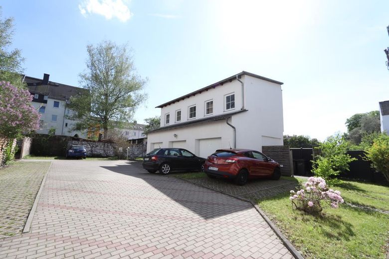 Außergewöhnliche Wohnung in toller Lage! Parkett, Wintergarten, Balkon/Terrasse – Hausansicht 2