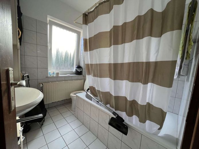 1. OG links - Badezimmer