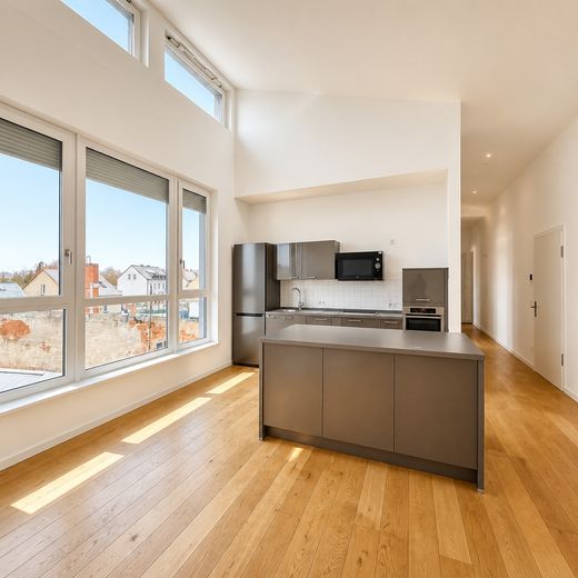 Haus im Haus großzügige 156 m² 4 Zimmer Penthousewohnung mit Aufzug, Süd Balkon, nahe Berlin – Küche mit Blick ins Wohnzimmer