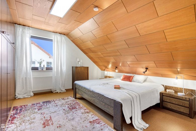 Freistehendes Einfamilienhaus mit Einliegerwohnung: Bietet Raum für vielfältige Lebenskonzepte – Schlafzimmer