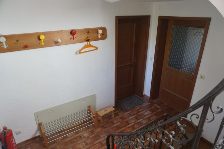 Großes Haus/Mehrgenerationenhaus in Huglfing von privat – Eingang 1. OG Wohnung 1&2