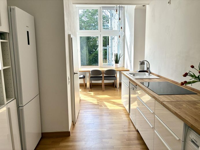 Provisionsfrei - wunderschöne, vermietete Altbauwohnung m. 3 Zimmern, heller Wohnküche, Balkon – Küche-Esszimmer