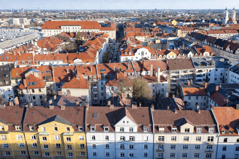 Attraktive Gewerbefläche mit Laufkundschaft - ideal für Blumenladen oder Feinkostgeschäft – Drohnenaufnahme