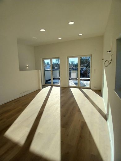 Neubau – Erstbezug | 2-Zimmer-Maisonettewohnung | Dachterrasse | EBK – Wohnbereich