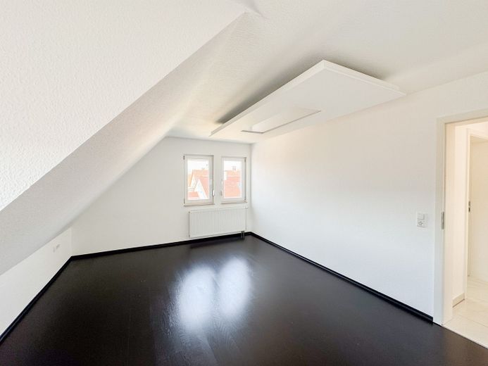 Helle und großzügige 3,5-Zimmer Maisonettewohnung mit EBK und Balkon! – Ebene 1 - Schlafzimmer