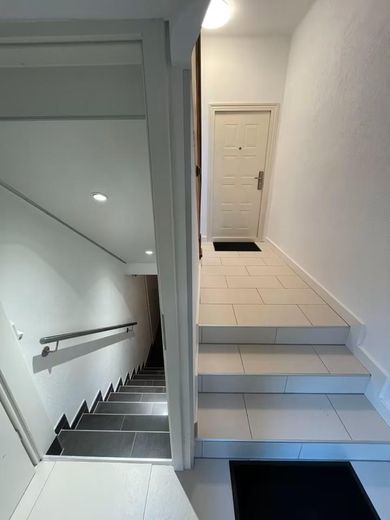 RESERVIERT  Attraktive 3-Zimmer-Eigentumswohnung 80 m² mit Balkon 7.800€ p.a. – Eingang Treppenhaus