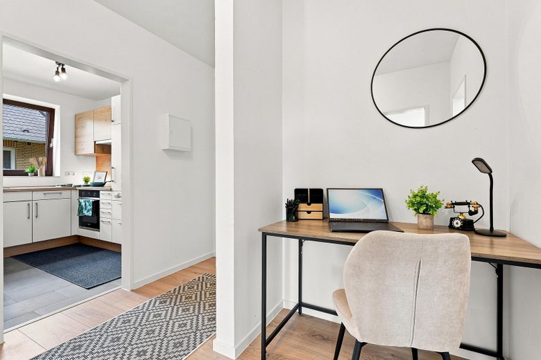 Emménagez immédiatement et sentez-vous chez vous – appartement de deux pièces avec cuisine et salle de bains, fraîchement rénové, à 26123 Oldenburg-Donnerschwee – Homeoffice