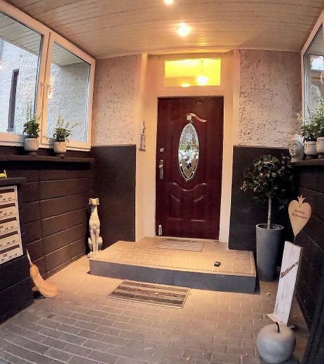 VOLL MÖBLIERTES WOHNEN IN MICHENDORF VOR DEN TOREN VON POTSDAM UND BERLIN – Eingangsbereich