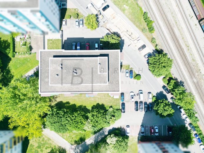 Helle 4-Zimmer-Wohnung in zentraler und familienfreundlicher Lage &amp; KFZ- Stellplatz – Drohnenaufnahmen