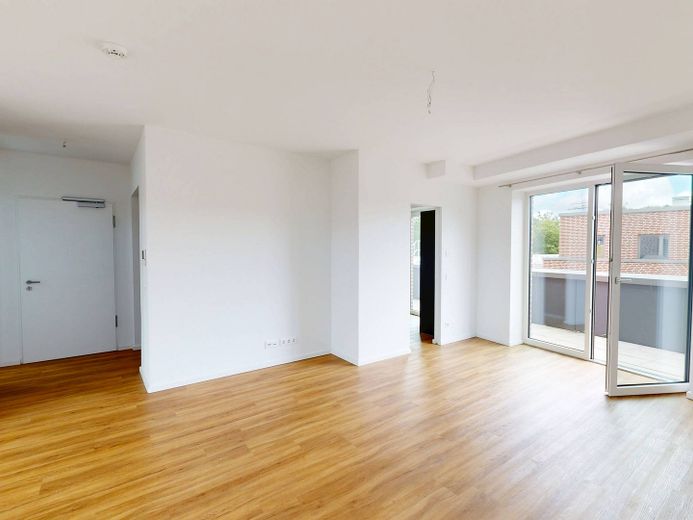 Wohntraum in Rissen: 3-Zimmer-Dachgeschosswohnung mit 2 Dachterrassen, eigenem Lift, EBK uvm. – Ansicht II: Wohn- und Esszimm…