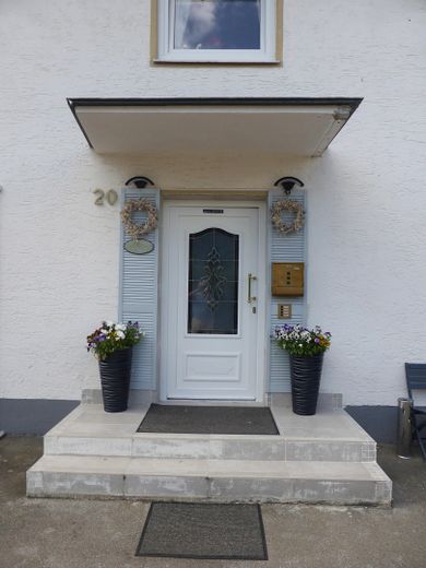 2-Generationen-Haus mit zusätzlicher Einliegerwohnung in Bad Wörishofen – Hausansicht