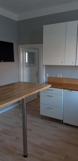 Charmante 2,5-Zimmer-Wohnung in zentraler Lage von Celle – Bar
