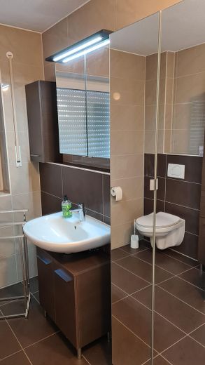 Schöne Wohnung, 2 Zimmer, Küche, Bad, Stellplatz – Bad