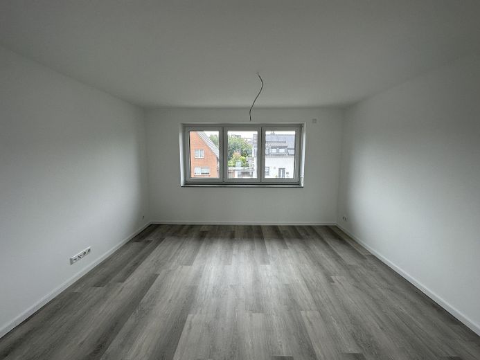 Premium 3-Zimmer-Maisonette-Wohnung mit offener Wohn-Ess-Küche, Dachterrasse & Fußbodenheizung – OG Wohnzimmer