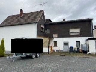 Blick auf das Gebäude von West