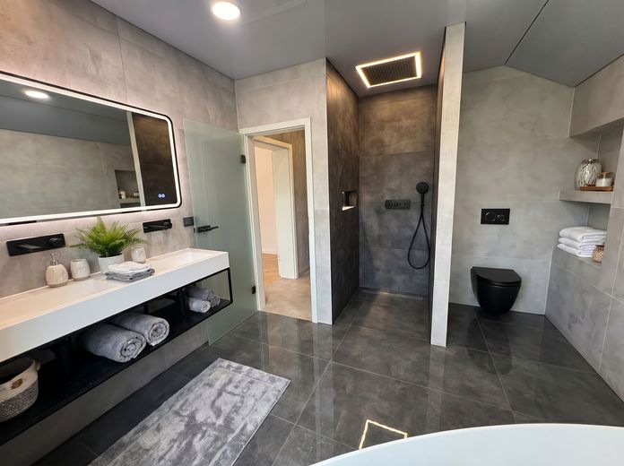 Luxus-EFH kernsaniert 2026 | Klasse A | 1.448 m² Grundstück – Badezimmer
