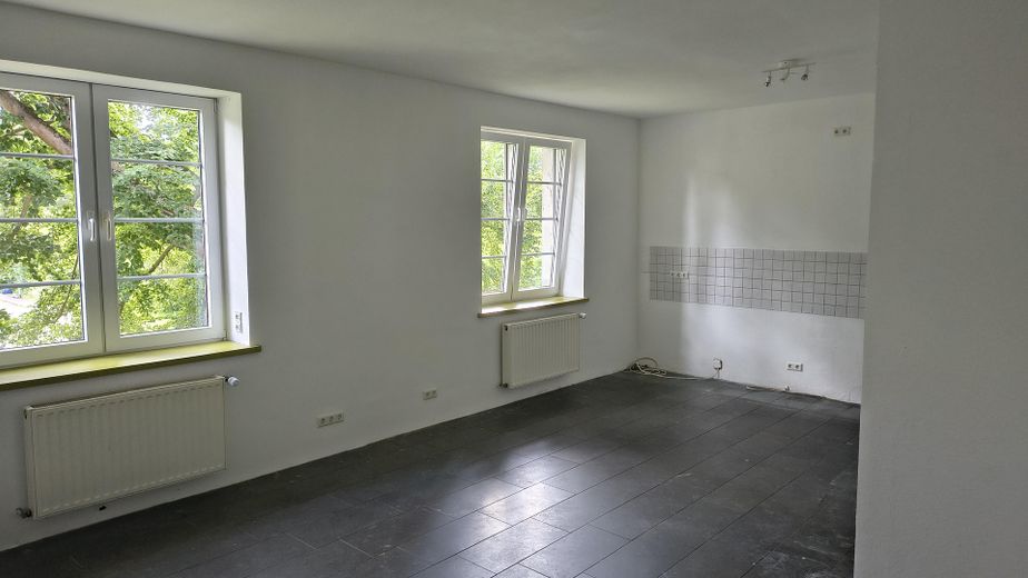 Große, bezugsfertige Wohnung - 6,5 Zimmer + 3 Stellplätze – Foto 7