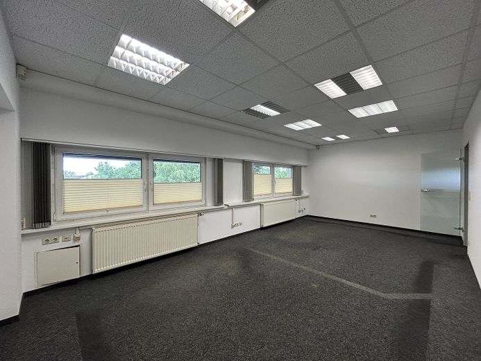 Superfici ufficio flessibili con capannone di stoccaggio e aree sociali a Gelsenkirchen-Erle – Büro 1.OG Links - Raum 4