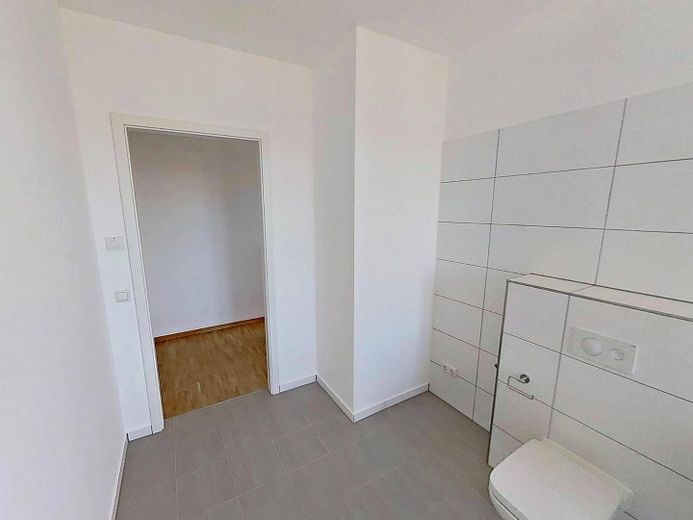 *1 NKM sparen bei Einzug* Modernes Wohnen in Kronsrode: 2-Zimmer-Wohnung mit EINBAUKÜCHE, LOGGIA und BALKON – Ansicht II: Bad