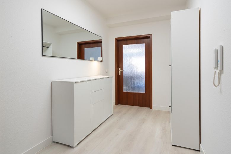 Heller Flur mit viel Platz