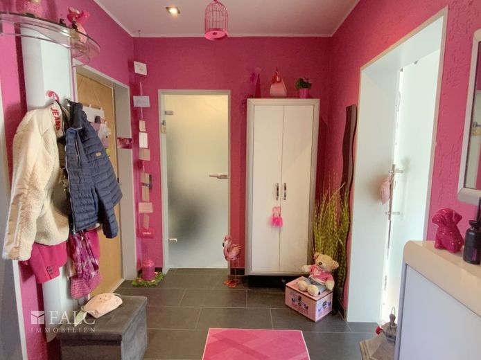 Komfortable, helle Maisonette-Wohnung in guter Lage – Flur