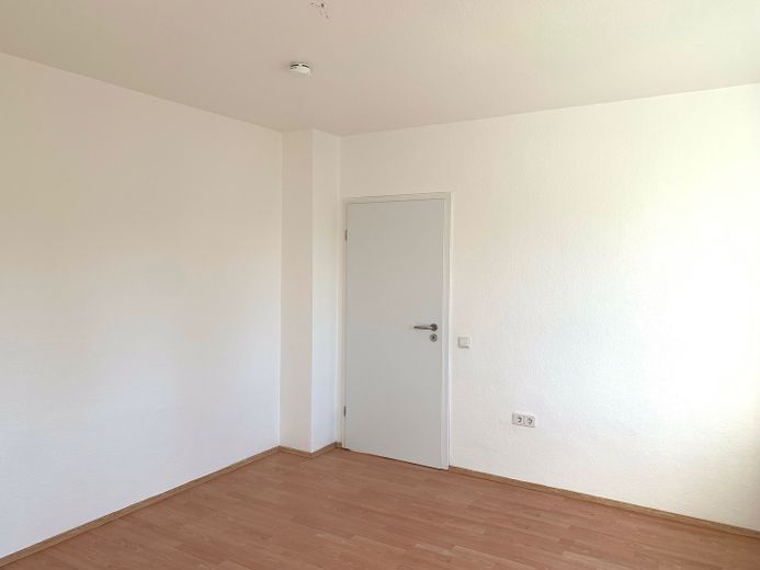 Schöne helle 2,5-Zimmerwohnung mit neuem Tageslichtduschbad und Süd-Westbalkon – Schlafzimmer