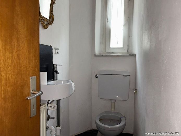 Haus mit Entwicklungsmöglichkeiten bietet  Potenzial für Investoren, Familien oder handwerklich versierte Käufer – VUB0002214-13