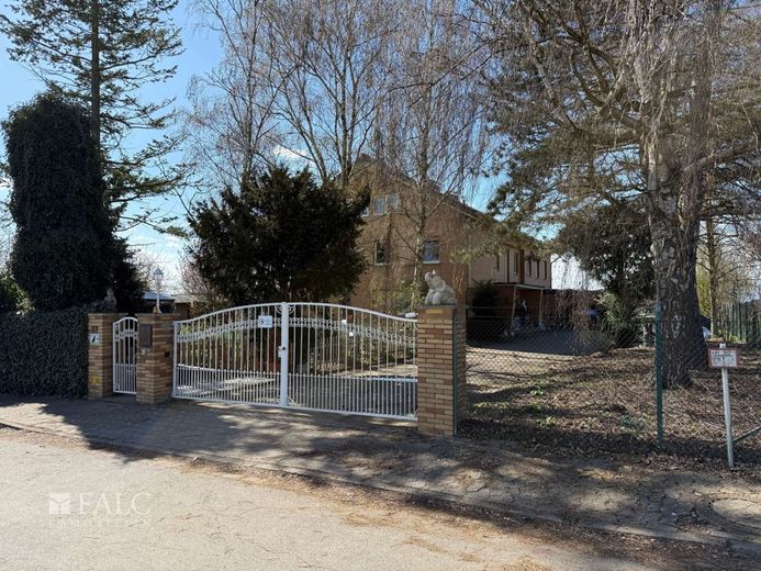 ***Hullersen - Modernisiertes Mehrfamilienhaus mit 6 Wohneinheiten auf üppigem Grundstück*** – Einfahrt Mehrfamilienhaus
