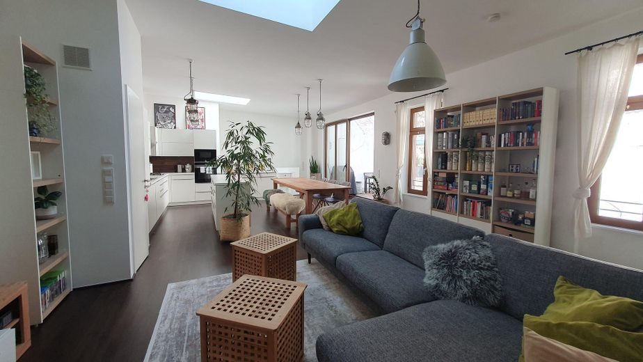 Exklusive Maisonette-Loft mit charmanter Innenhofterrasse an der Kupferbergterrasse – Wohnzimmer