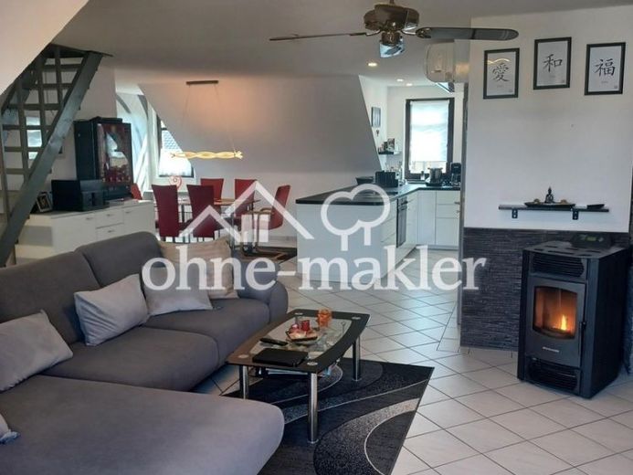 Klimalı, modern, ışık alan çatı katı dairesi. Pelet ve PV sistemi, engelsiz uzaktan manzara + 3 camlı pencere. – Foto 1