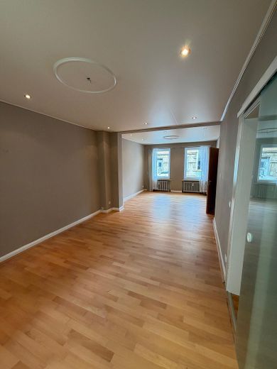 Großfamilienparadies mit großem Grundstück und zu prüfender Entwicklungsperspektive – Wohnzimmer