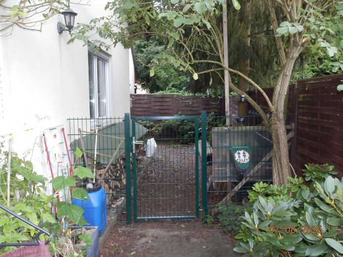 Einfamilienhaus mit Pool & Saunahaus und viel Privatsphäre – Zugang zum Gemüsegarten