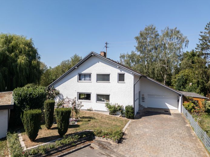 Exklusives Einfamilienhaus in traumhafter Flusslage - Wohnen, wo andere ihre Freizeit verbringen – Frontansicht