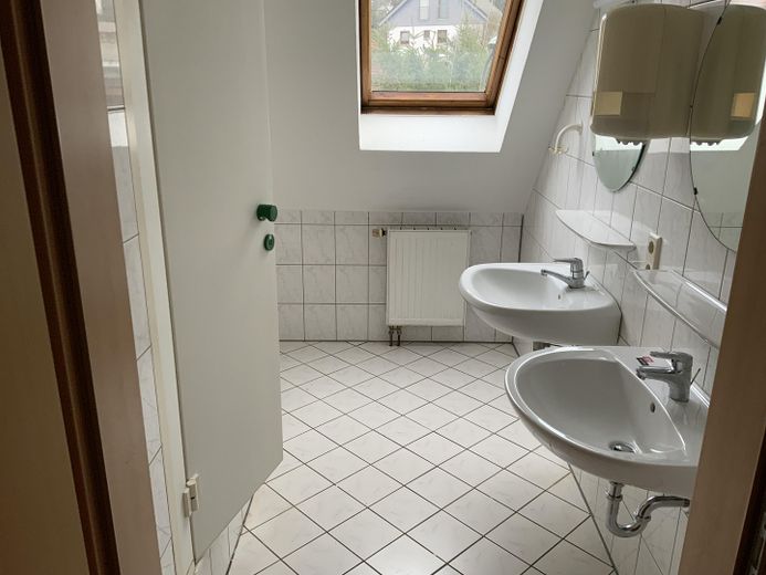 Großzügige Wohnung – Foto 12