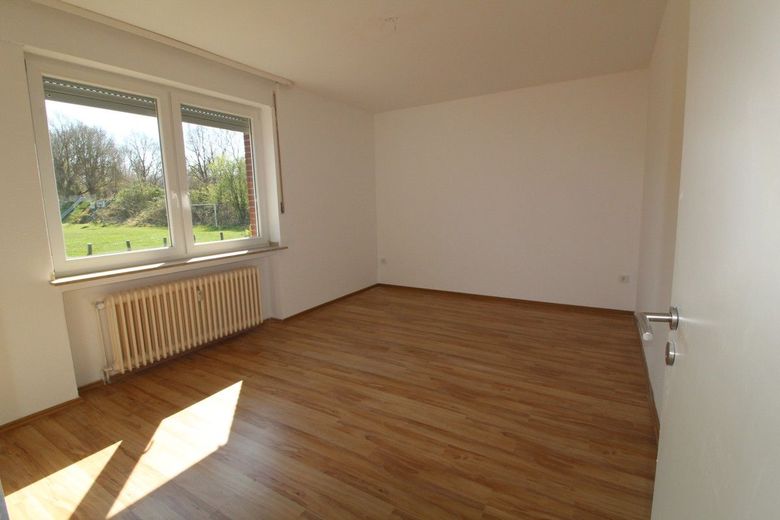 Apartment building in an excellent location with conservatory, 4 garages + building plot for 4 apartments – 75f56563-292c-4479-8d02-8d2d4e61e9c0