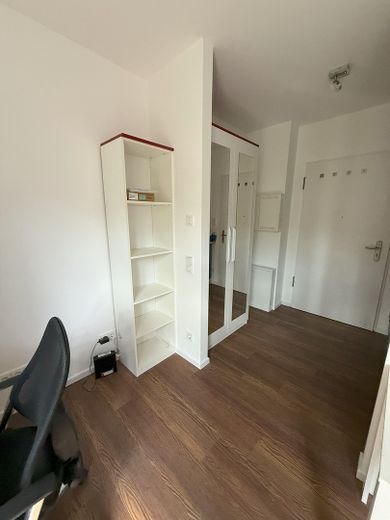 Kleiderschrank