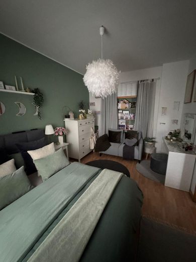 Vielseitiges Wohnhaus: Großfamilie oder 3×3-Zimmer-Wohnungen + Gewerbe & Garten – 3. Etage Schlafzimmr