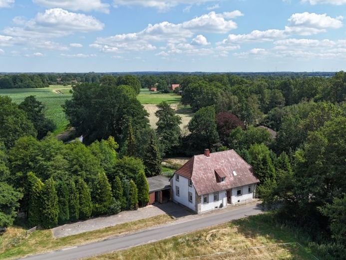 Historisches Einfamilienhaus mit großem Grundstück und viel Potenzial – Foto 1