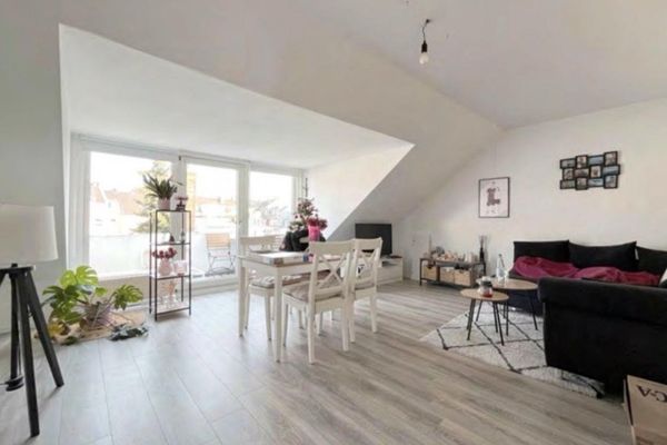 Bright two-room apartment with balcony in Ddorf Büdingenstr.