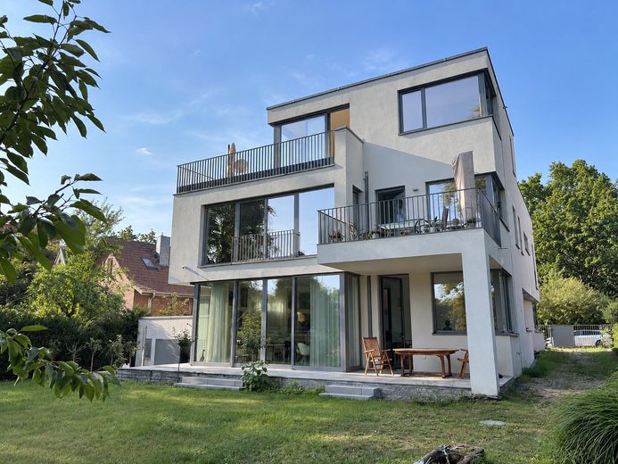 Vistas despejadas de 180° al Spree y vistas a zonas verdes - ático tipo maisonette en casa de tres viviendas – Ansicht NW