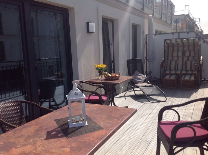 Baltic Sea luxury holiday apartment in Villa Bernstein directly by the sea, 1st line, 1AAA, modern investment property – Schöne Möbel, Strandkorb 