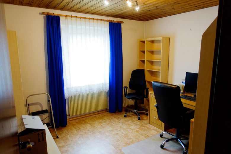 Großzügiger Bungalow auf weitläufigem Grundstück – und optionaler Pferdehaltung – Büro / Kind 1