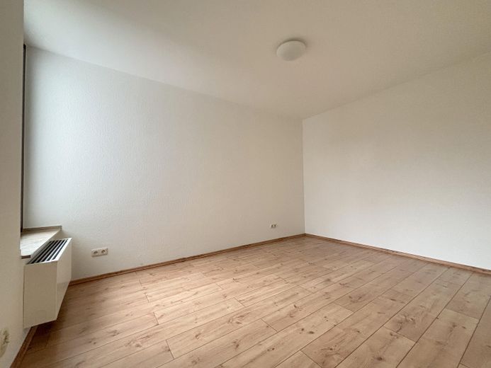 Köln Neustadt-Nord Agnesviertel'de balkonlu aydınlık 2 odalı daire – Schlafzimmer