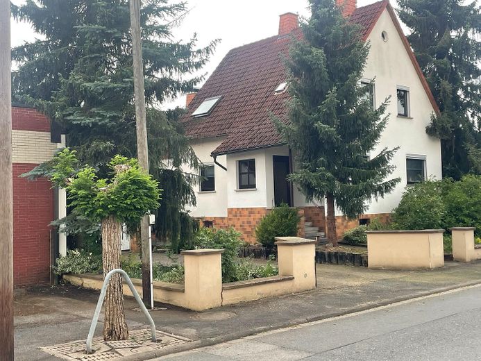 Wohnensemble aus zwei verbundenen Hausteilen – 244 m² Wohnfläche, Wintergarten & Sauna – Foto 2