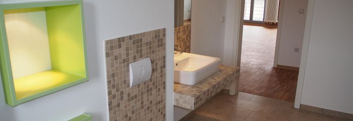 Stilvolles Wohnen im Energiesparhaus – detailverliebtes Bad