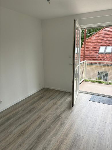 Helle Moderne 1-Zimmer Wohnung mit Einbauküche und Balkon in Motzen – Foto 11