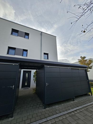 Haustür & Fahrradschuppen