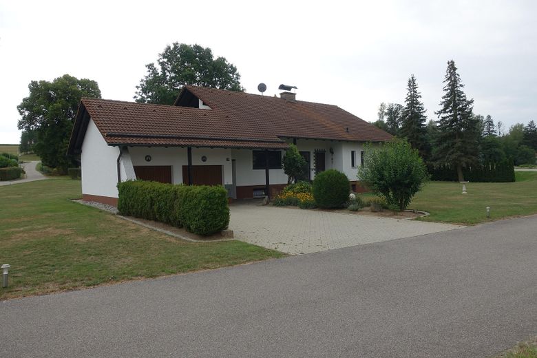 Großzügiger Bungalow auf weitläufigem Grundstück – und optionaler Pferdehaltung – Foto 1