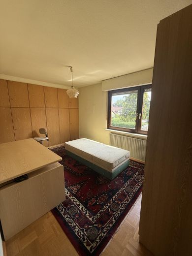 Verkauf eines Einfamilienhauses mit Doppelgarage und großzügigem Garten – Foto 5