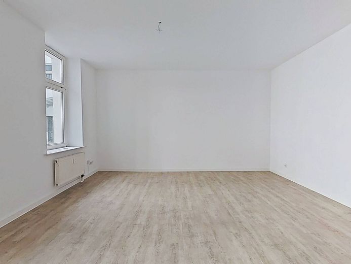 Cadono le foglie, anche i vostri costi di affitto – Trasferitevi e risparmiate 1 NKM: spazioso appartamento di 4 locali con BALCONE soleggiato nello storico Breitenweg – Ansicht I: Schlafzimmer